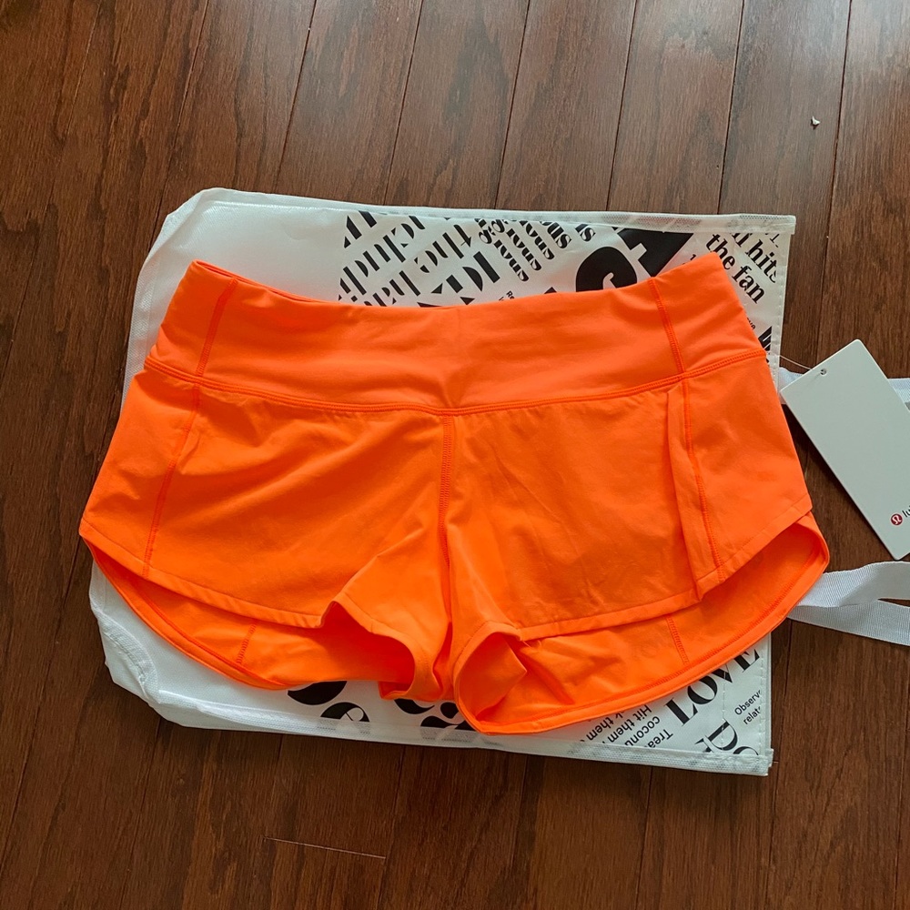 Lululemon Speed Up Short 2.5” free tote - Picture 1 of 10